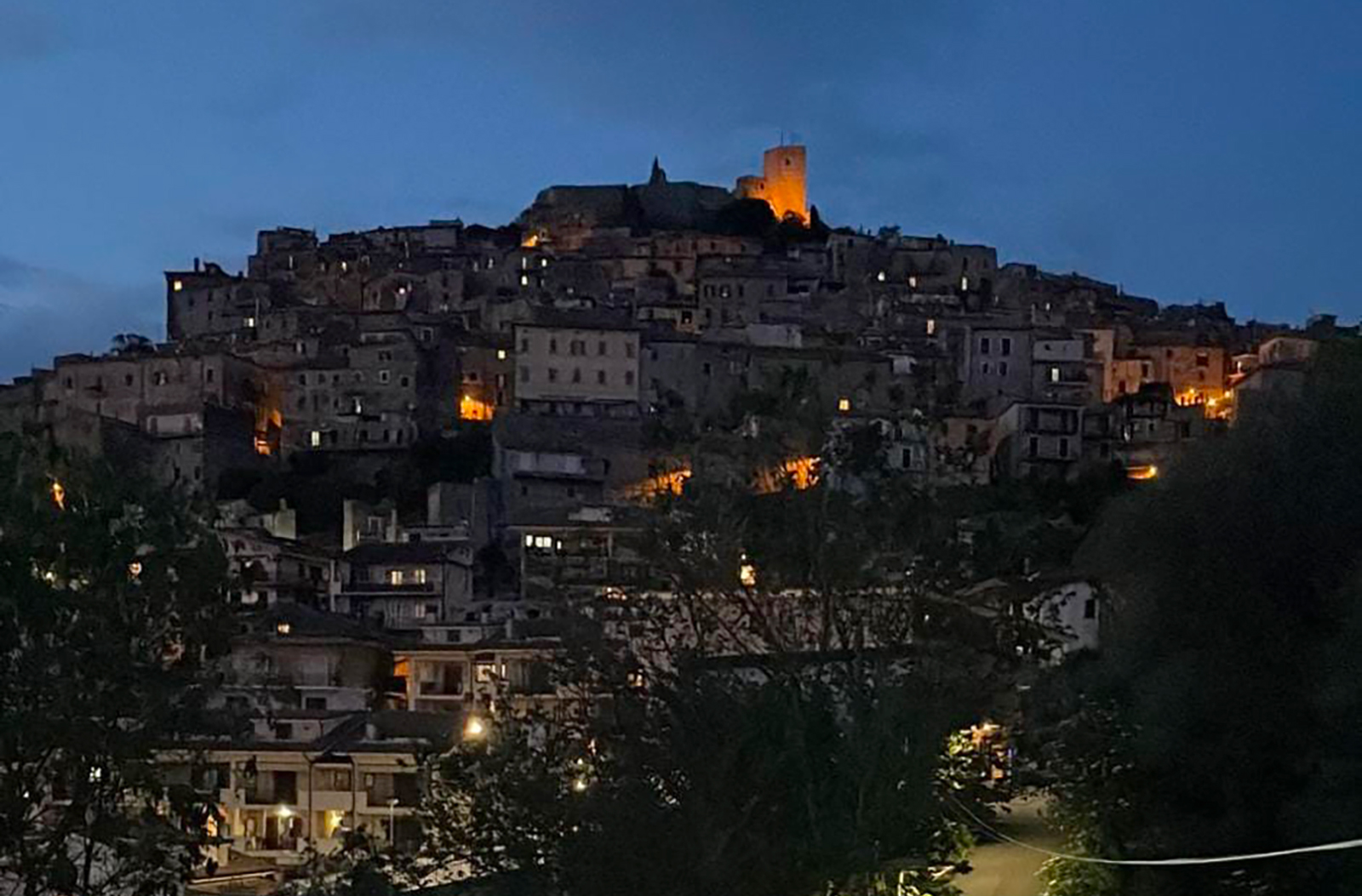 Rocca di Montecelio illuminata